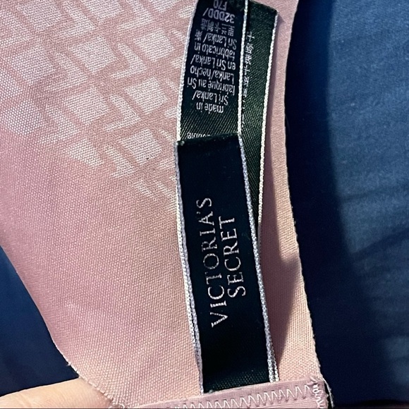 ✨Victoria’s Secret Lined Demi Bra - Pink Sparkle✨ - Picture 9 of 10